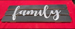 Rustikales Holz Wandschild mit Familie in kursiven Metallbuchstaben 22 x 8 cm - Bild 1 von 2