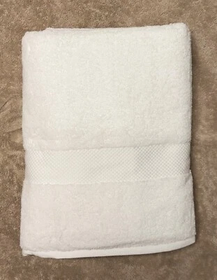 ¡Muy suave! Toallas de baño Threshold 100 % algodón blancas 30" x 54" Foto 1 de 4