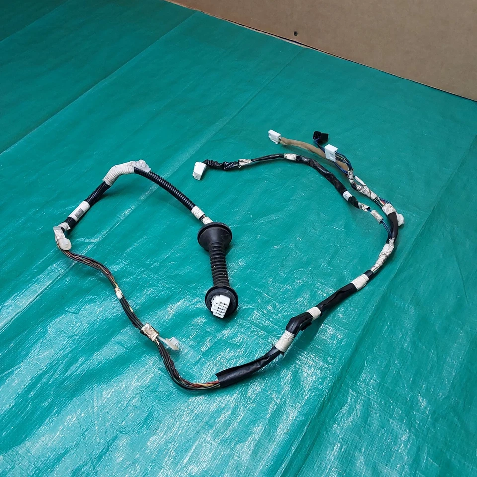 Arnés de cables para puerta trasera derecha Toyota Tacoma 2005-2011 doble cabina OEM 82153-04100 Foto 1 de 4