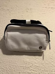 "Bolso cinturón para mujer Lululemon Everywhere blanco roto 7,5""X2""X5"" nuevo con etiquetas" - Imagen 1 de 5