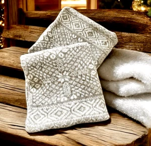 Pottery Barn SNOWFLAKE Fair Isle Knit Pillow 2 COVERS- 20 x 20- Tan & Ivory NWOT - Picture 1 of 4