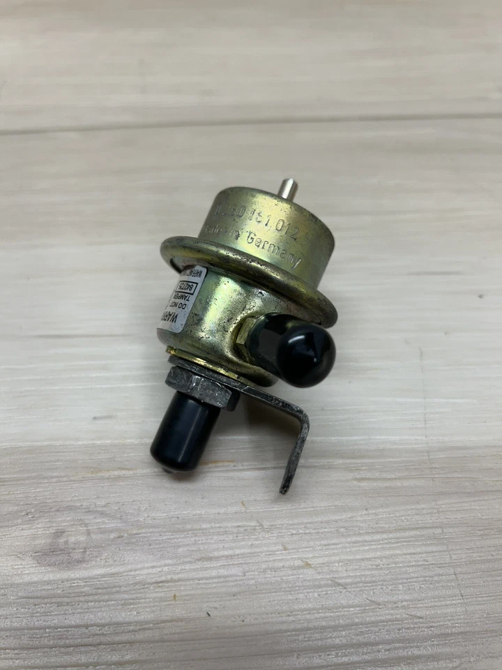 REGULADOR PRESIÓN COMBUSTIBLE MERCEDES BENZ R107 380SL 380SLC W126 380SEC 0280161012 Foto 1 de 4