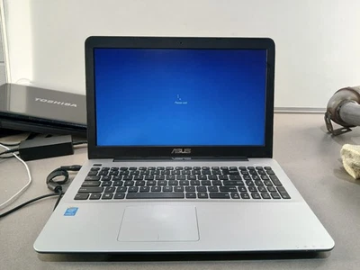 ASUS F555L 15.6 Laptop i3  HDD WIN 10 For PARTS ONLY - Image 1 of 2