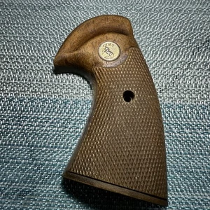 Vintage Colt Factory Python Wood Grip Gold Medallion Checkered Frame Left Side - Picture 1 of 7