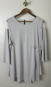 Top asimmetrico IC By Connie K maglia spalle fredde donna taglia XL grigio chiaro - Foto 1 di 13