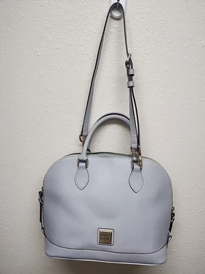 Cartera Dooney & Bourke Cremallera - Cuero Saffiano Gris Ex-Rojo Brillante Interior Foto 1 de 4