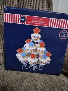 Wilton Patriotic Cupcake Stand 13 Cupcakes Stars Red White Blue July 4th  - Picture 1 of 5