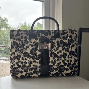 π Stylish & Chic: LYDC London Bag π - Picture 1 of 7