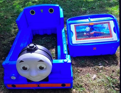 Thomas The Train Step 2 Cama Infantil Sem Colchão Excelente Estado e Baú de Brinquedo - Imagem 1 de 4