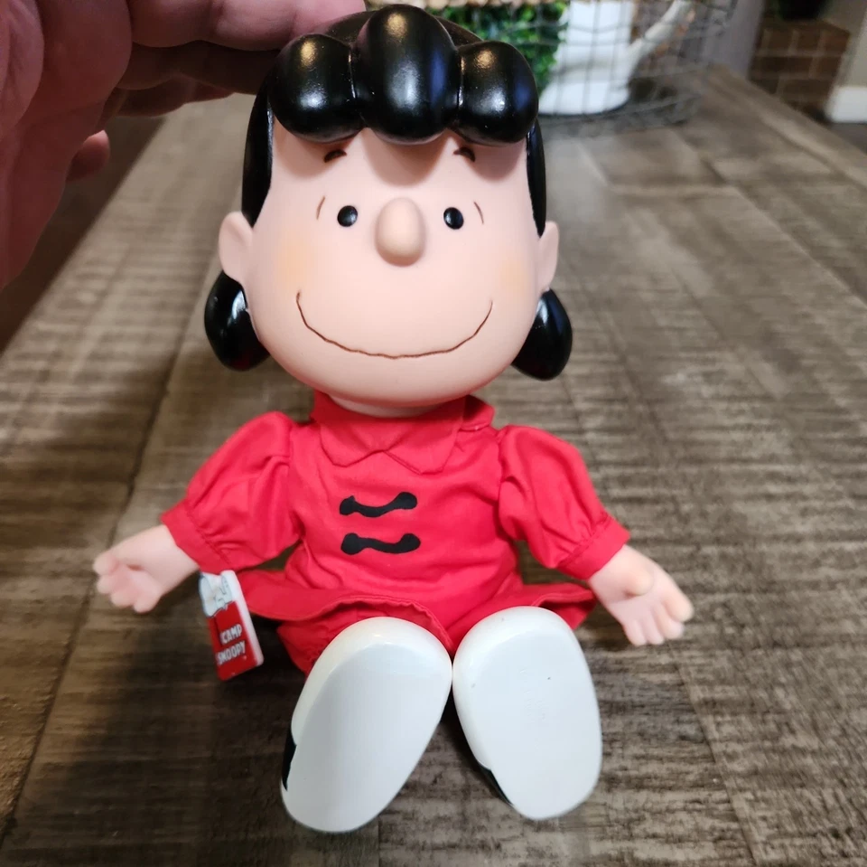Figura muñeca de vinilo suave Lucy Snoopy campamento limitado de Estados Unidos 1952 Foto 1 de 4