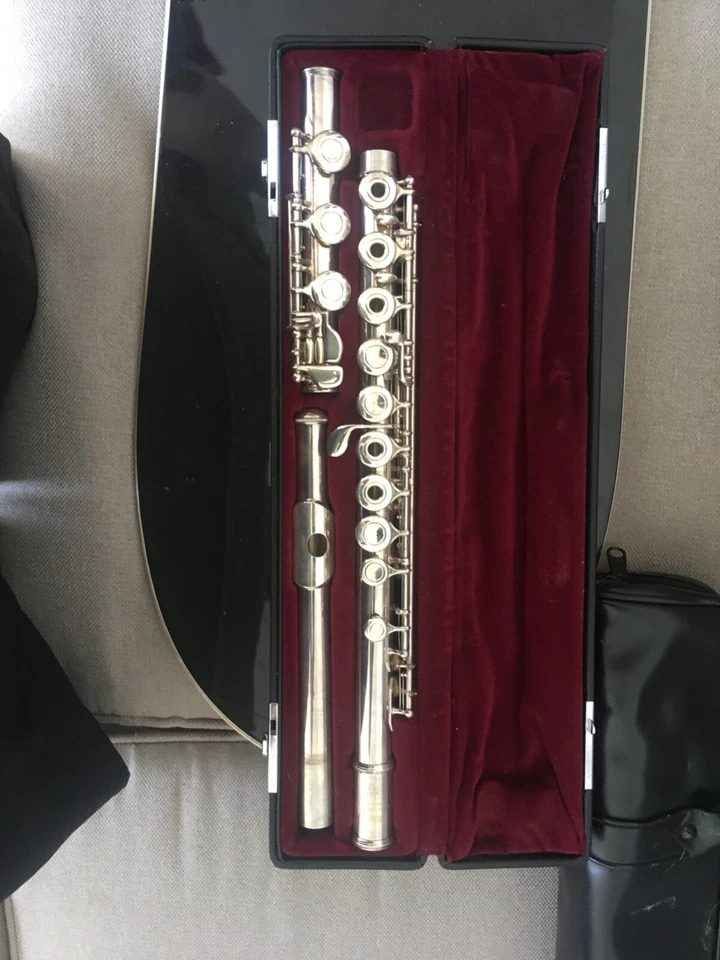 Flauta y estuche Yamaha plata 481ii 985 Foto 1 de 1