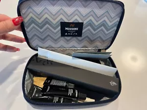 Delta One MISSONI Amenity Kit Prima Classe Custodia Blu Calze Penna Coltivato Alchimista - Foto 1 di 7