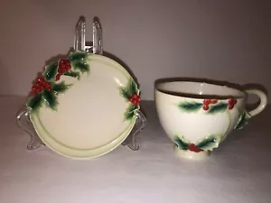 FRANZ Set tazza/piattino porcellana scolpita design bacche di agrifoglio FZ000397 - HTF - Foto 1 di 12