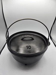 Lodge Camp Dutch Oven 3-Leg Cast Iron Kettle #10 4 QT.  - Picture 1 of 7