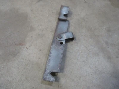 Mercury Marquis 1974 pieza de brazo de palanca de freno de estacionamiento debajo del automóvil  Foto 1 de 2