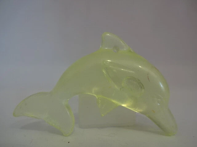 Schlüsselanhänger / Weißtransparentfarbiger Delphin - ca 60 mm lang - Bild 1 von 1