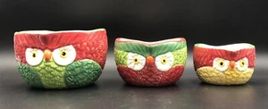 NEU OHNE ETIKETT 3er Set Stapelschalen Ausgießer Keramik Eulen grün rot gelb 5,5" - Bild 1 von 10