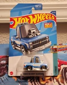 🔥Hot Wheels 2022 #104 - TOON'D '83 Chevy Silverado (blau)🔥 - Bild 1 von 3