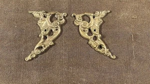 Coppia di antichi pennacchi orologio parte originale cassa ornamento ottone/bronzo - Foto 1 di 5