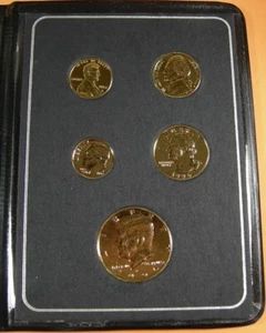 1990 GOLD PLATED YEAR SET IN A NICE FOLDER - Picture 1 of 4