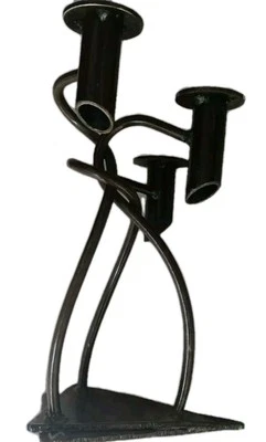 Candelabro Brutalista de Hierro Retorcido Sólido Boho Cool Hippy 12.5" X 7" Firmado  Foto 1 de 4