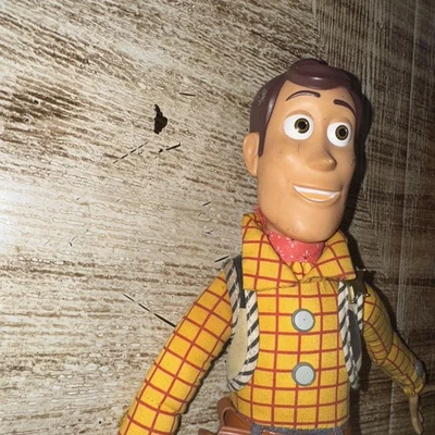 Muñeca Toy Story Madera Juguete The Disney Store 15" Tire de Cuerda No Probada  Foto 1 de 4