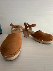Zuecos LOFT de cuero beige tostado con plataforma y correa para el tobillo 8 M - Imagen 1 de 8
