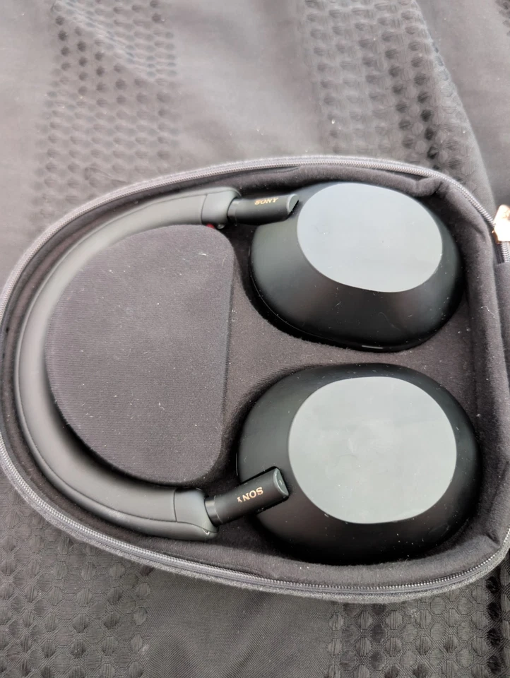 Sony WH-1000XM5 Wireless Over Ear Headphones - Black - Very good used Condition - Image 1 of 4