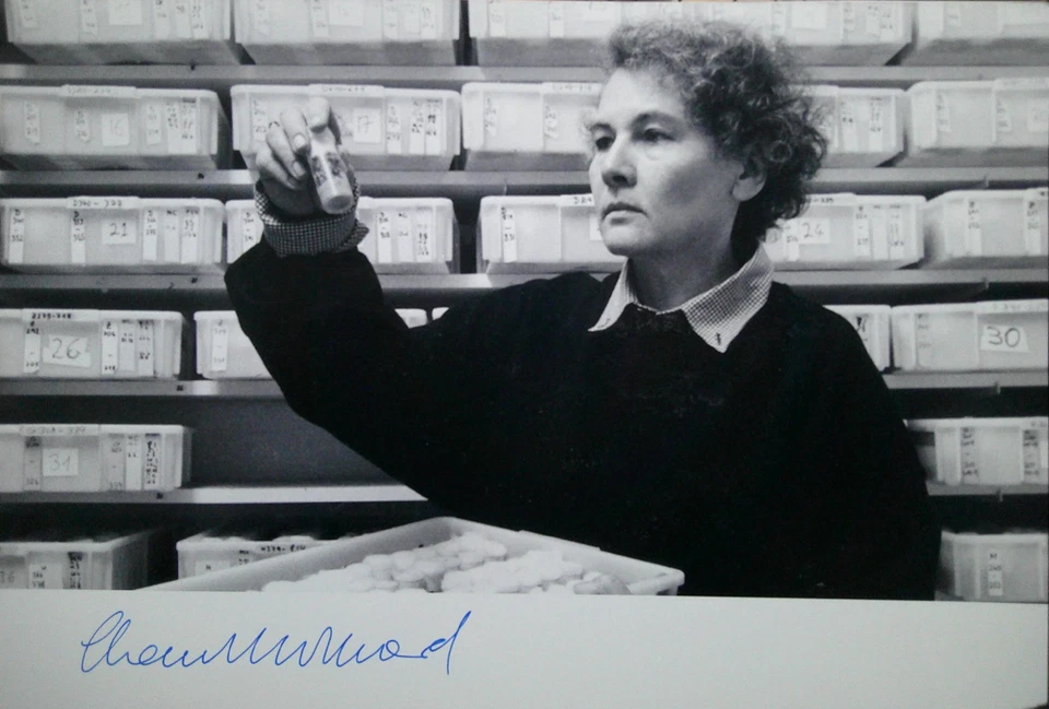 CHRISTIANE NÜSSLEIN-VOLHARD original signiert – GROSSFOTO !!! - Bild 1 von 1