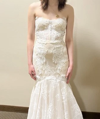 Vestido de graduación de encaje blanco sin tirantes con corsé en la espalda Foto 1 de 4