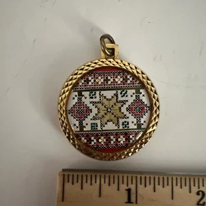 Ukrainische doppelseitige Stickerei Muster Anhänger Halskette Boho Schlüsselanhänger Ukraine - Bild 1 von 2