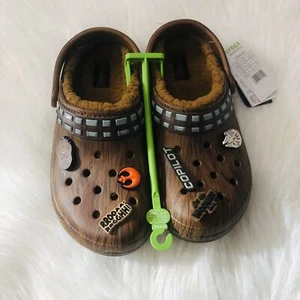 Nuove Crocs x Star Wars Chewbacca classiche foderate zoccoli scarpe sandali donna 11/uomo 9 - Foto 1 di 6