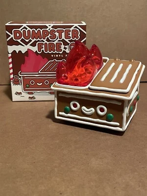 Contenedor de basura de pan de jengibre fuego 100 % vinilo suave figura juguete Navidad nuevo como nuevo fuera de stock Foto 1 de 4