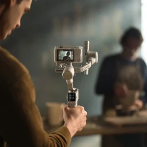 DJI RS 4 Mini Combo Handheld Gimbal Stabilizer for Mirrorless Camera Smartphone - Picture 1 of 8