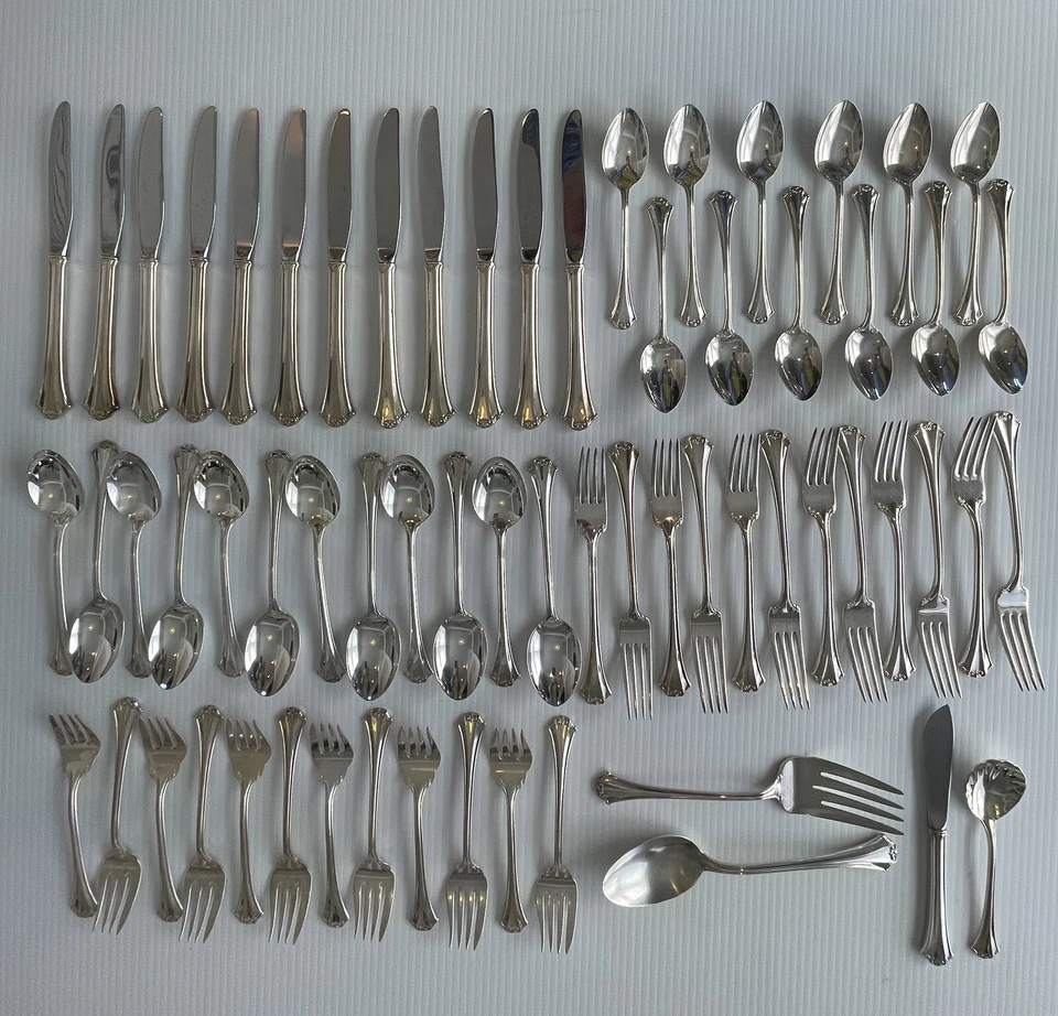 64 piezas Reed & Barton French Chippendale cubiertos servicio 12 + extras Foto 1 de 4