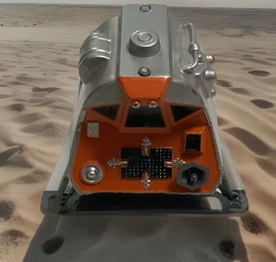 Playing Mantis Johnny Lightning Lost in Space Space Pod Diecast - Image 1 of 4