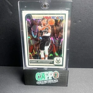 2023-24 Panini Giannis Antetokounmpo NBA Hoops Holo Parallel /75 - Picture 1 of 3