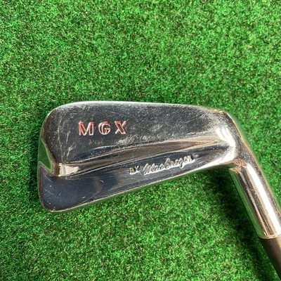 MacGregor MGX 4-hierro R-flex eje escalonado de acero MacGregor MT Tourney empuñadura derecha Foto 1 de 4