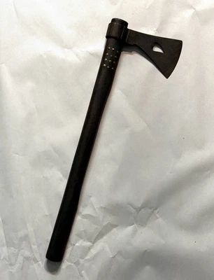 Tomahawk comercial de la era fronteriza nativa americana con recorte de corazón, aprox. 1830-1850 Foto 1 de 4