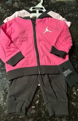 Nike Jordan Bebé Niñas 3 Piezas Rosa/Negro Conjunto Sudadera con Capucha Camisa Pantalones Talla 6M Nuevo con Etiquetas Foto 1 de 4