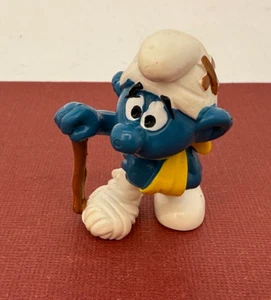 Vintage ☆ Smurfs ☆ Injured Smurf w Cane #20097  Schleich 1978 Figure - Imagen 1 de 4