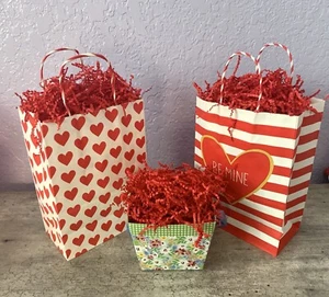 Crinkle Cut Paper Shred Filler - 1 lb - Gift Wrapping/Basket/Box- Kraft Red - Picture 1 of 7