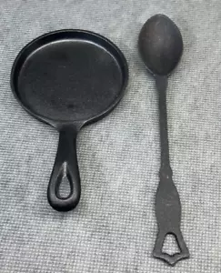 Vintage 5" Small Cast Iron Skillet &  11" Kitchen Camp Spoon Eggs Pancake Pan - Picture 1 of 13