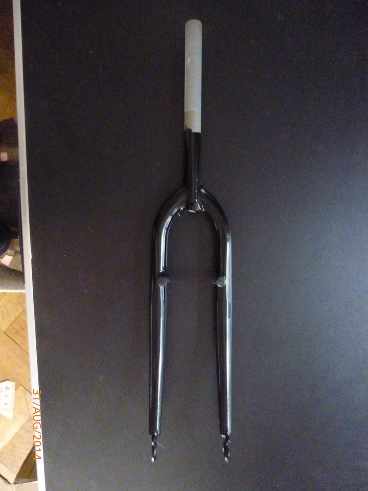 nuova forcella rigida 26" MTB, 1 POLLICE, nero lucido, stelo 240mm, filettatura 130mm - Immagine 1 di 1