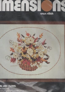 Floral Blumen Kreuzstich gestempelt Stickpackung oval Spitze Maße 16 x 12 - Bild 1 von 2