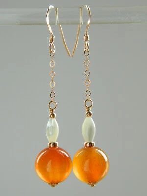 Pendientes de piedras preciosas de cornalina natural, madreperla vintage y oro rosa laminado Foto 1 de 4