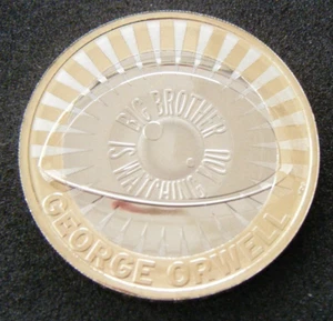 2025 GEORGE ORWELL £2 TWO POUND COIN BRILLIANT BANKFRISCH - Bild 1 von 2
