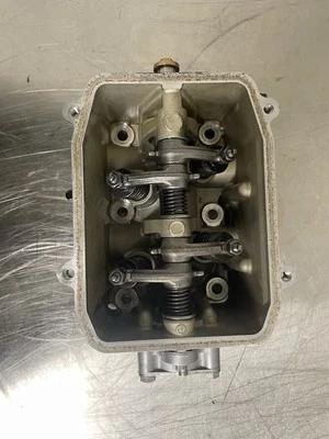 CONJUNTO DE CABEÇA DE CILINDRO 3V1B010004 PARA 9.8HP EVINRUDE TOHATSU NISSAN - Imagem 1 de 4