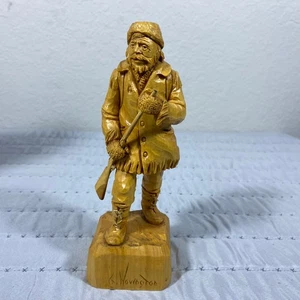 Cazador de talla de madera G. Hovington Quebec arte popular Saguenay 2010 firmado 8" - Imagen 1 de 14