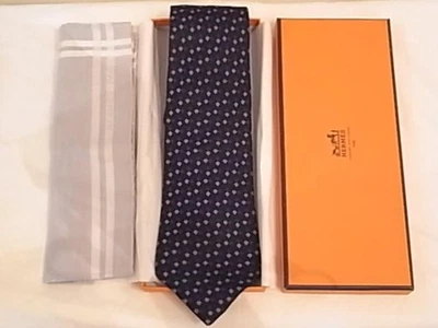 Corbata de cuello HERMES azul marino blanco 100 % seda puntos cuadrados sin usar como nueva regalo Envío gratuito Foto 1 de 2